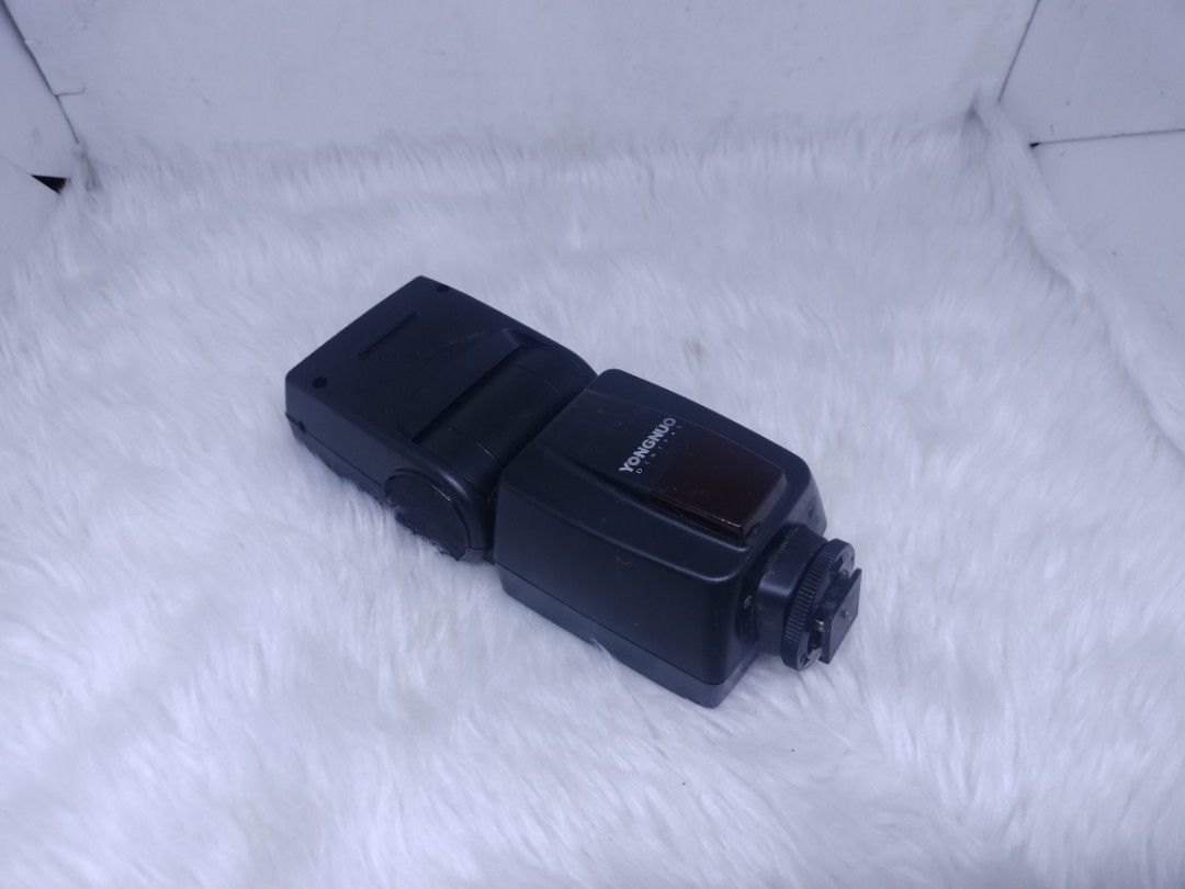 Yongnuo Speedlite YN460 Flash (Category: Flashes) located in Manila. Submitted by ultimogizmos (Listing ID 1402703071, Image 1). Description: Yongnuo Speedlite YN460 Flash universal dit for canon, nikon, sony, pentax, olympus uses 4 double a batt (not included) execellent condition last price.