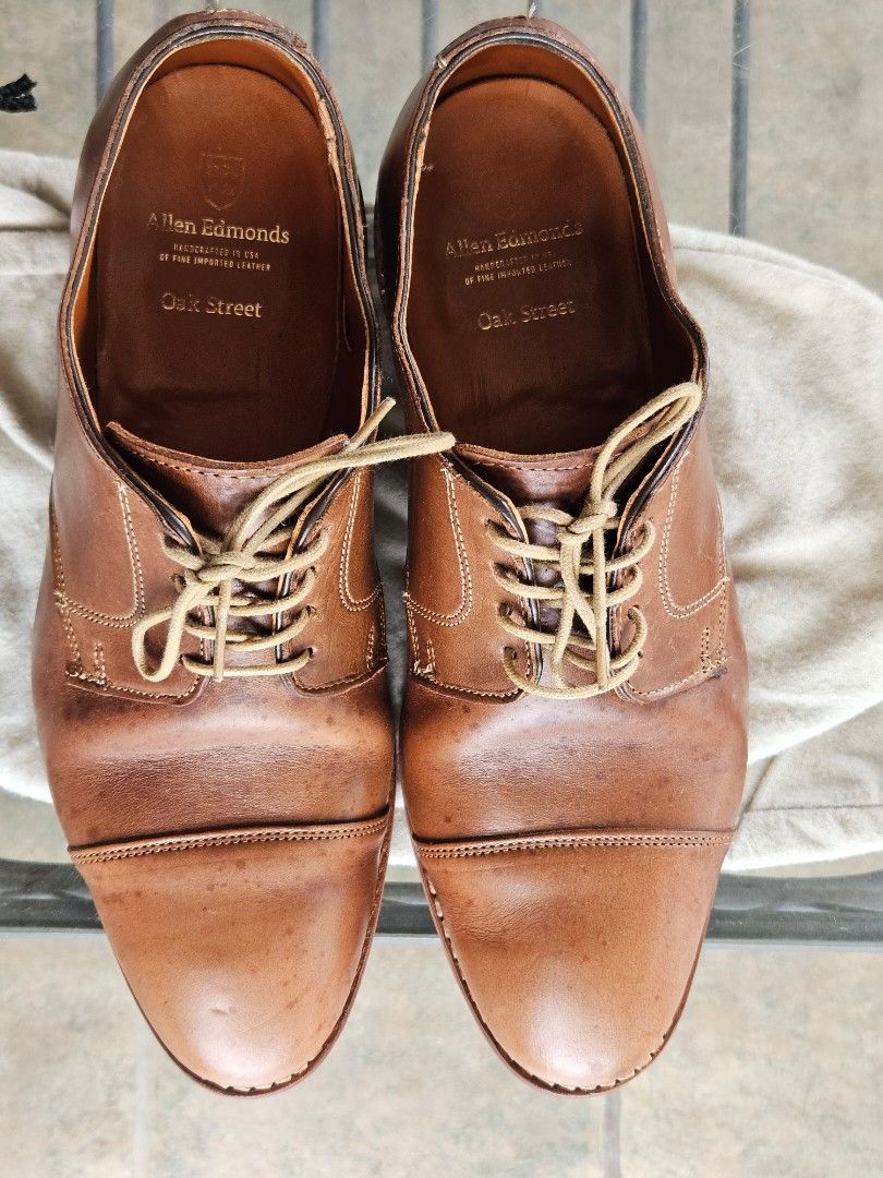 Allen Edmonds Oak Street 8.5E US (Category: Dress Shoes) located in Las Pinas. Submitted by typericey (Listing ID 1402898491, Image 3). Description: - Allen Edmonds Oak Street dress shoes - leather has brown spots but other than that, no issues - Size 8.5 E - Cap-toe design - Dainite soles - Includes original shoe bags - Made in USA - NO BOX - item location: Las Pinas - autopass sa lowballer at kwentuhan - this is my personal item, I'm not a buy 