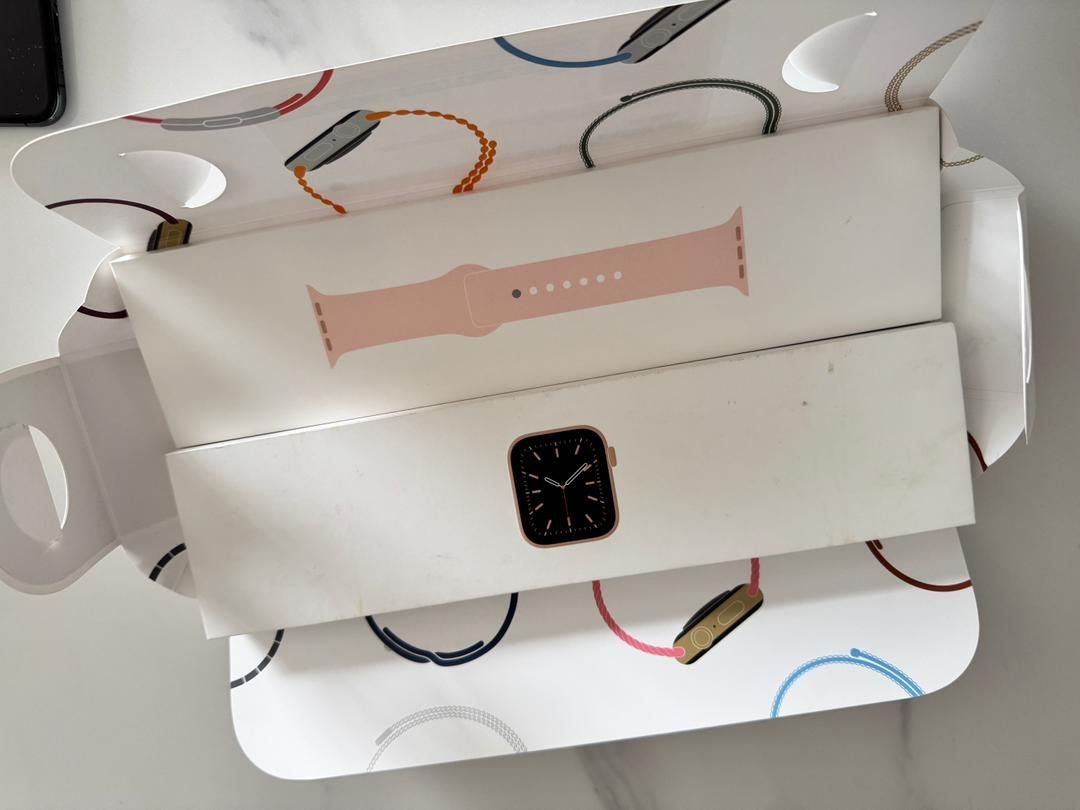 Apple Watch Series 6 (Category: Wearables & Smart Watches) located in Klang. Submitted by superjyt (Listing ID 1402917841, Image 3). Description: 44 mm size, GPS only Gold Alu Pink Sand Sp Band Battery health at ~73% Includes original box, additional new band, charger Some wear at the edges.