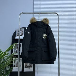 (Category: ) located in . Submitted by fashion.luxe (Listing ID 1402954336, Image 1). Description: .