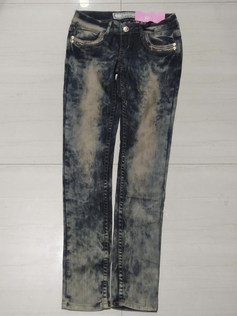 (AUTHENTIC) SALAD Y2K JEANS (Category: Jeans) located in Orion. Submitted by irish___ (Listing ID 1402950616, Image 3). Description: WAIST: 26 LENGTH: 39 LOW WAIST✅ BRANDNEW WITH TAGS✅ 100+SF - Authentic Salad Y2K Jeans - Features a unique wash and design - Excellent condition - Perfect for Y2K style enthusiasts - High-quality brand 3 PCS AVAILABLE🙀.