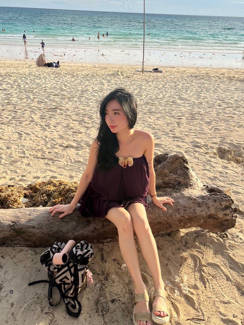 Beach Mini Dress (Category: Dresses) located in Manila. Submitted by clyssdcc (Listing ID 1396768153, Image 3). Description: FIXED PRICE !! no lowballing pls please see 3rd & 4th slide for actual pic.