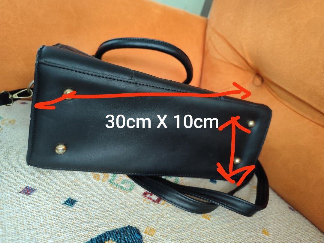 Black Shoulder Bag with Gold Accents (Category: Shoulder Bags) located in Cavite. Submitted by aries818 (Listing ID 1402848755, Image 3). Description: - Black shoulder bag - Textured front panel - Top handle and detachable strap - Gold-toned metal accents - Adjustable strap - zipper closure.