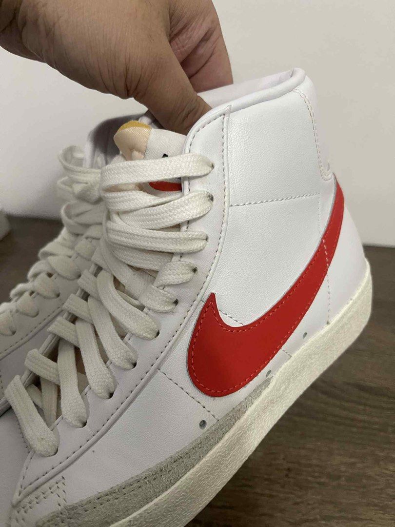 Blazer Mid '77 Vintage White/Picante Red (Category: Sneakers) located in Bacoor. Submitted by sbt19 (Listing ID 1402952888, Image 1). Description: - Womens US 6 - Orginal with box - Used once only Location: Quezon City.