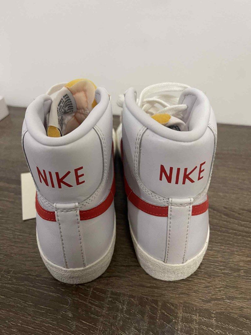 Blazer Mid '77 Vintage White/Picante Red (Category: Sneakers) located in Bacoor. Submitted by sbt19 (Listing ID 1402952888, Image 3). Description: - Womens US 6 - Orginal with box - Used once only Location: Quezon City.