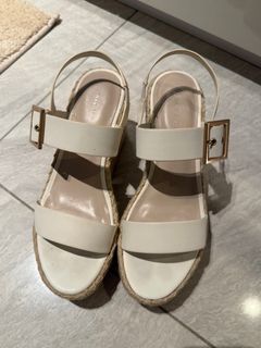 (Category: ) located in . Submitted by jeannes.closet (Listing ID 1402899570, Image 1). Description: .