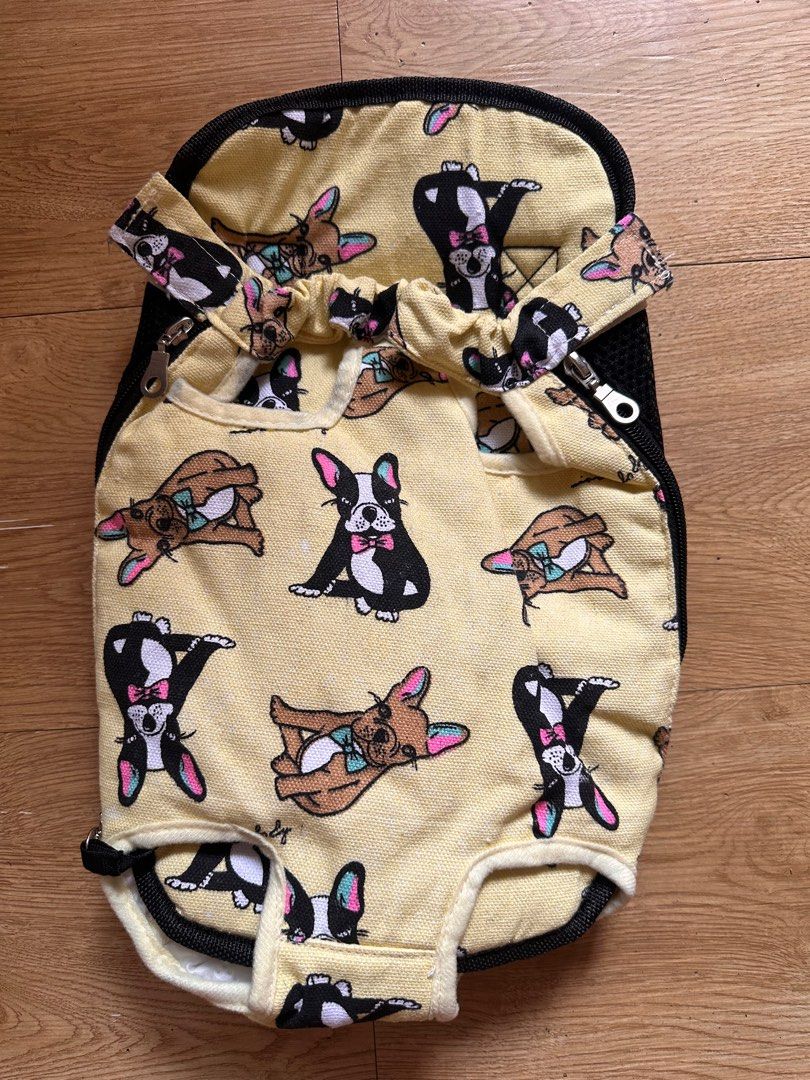 Dog carrier (Category: Homes & Other Pet Accessories) located in Manila. Submitted by ayaa29 (Listing ID 1402912497, Image 1). Description: Dog carrier brought in shoppe, 200+ .