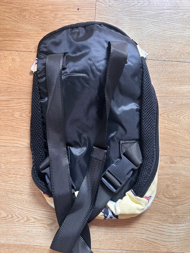 Dog carrier (Category: Homes & Other Pet Accessories) located in Manila. Submitted by ayaa29 (Listing ID 1402912497, Image 2). Description: Dog carrier brought in shoppe, 200+ .
