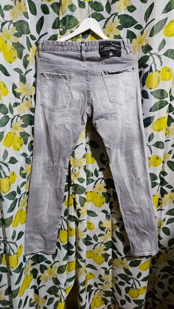 DSQUARED2 Slim Jeans - Size 48 (Category: Jeans) located in Kibawe. Submitted by Thrift_ni_Babac (Listing ID 1402972431, Image 2). Description: - Authentic DSQUARED2 slim jeans - Grey color - Size 48 - Distressed design with "2" detail - Button closure with brand name - Made in Italy - Leather patch at the back -Slim Jean No issue 1500.