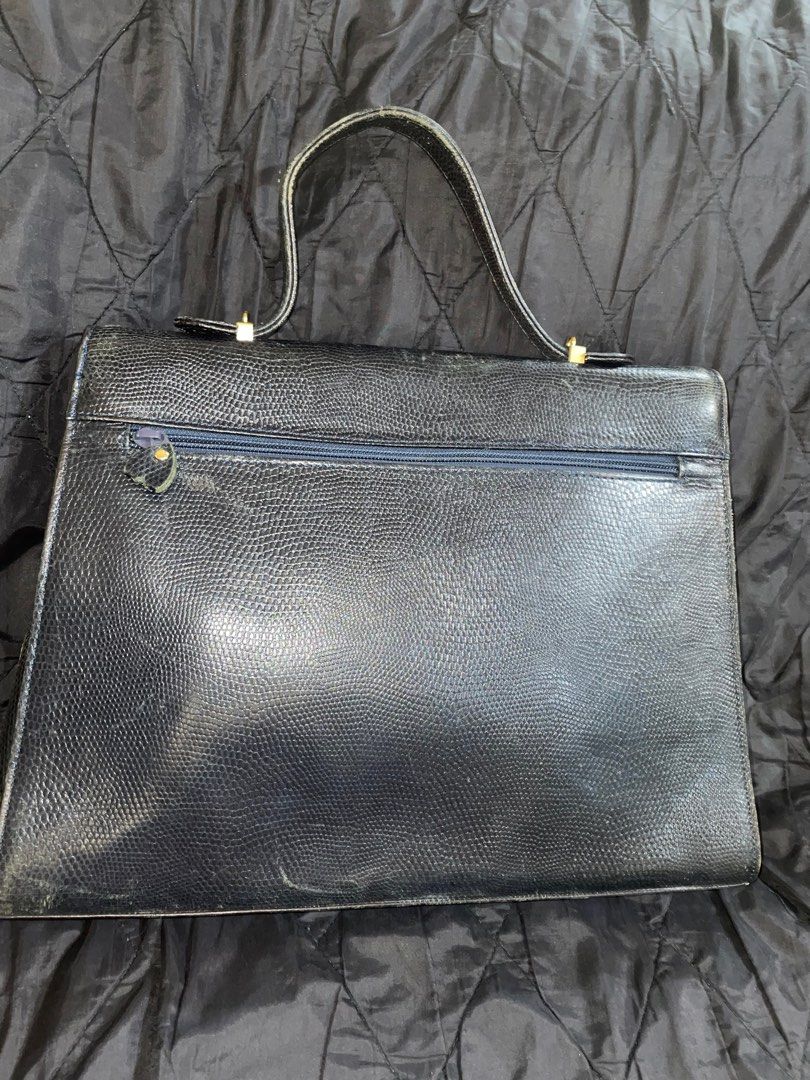 Emilio Ungaro Laptop bag (Category: Luxury Bags & Wallets) located in Cavite. Submitted by msandysgoodies (Listing ID 1402921181, Image 2). Description: Emilio Ungaro laptop bag Top handle Minor signs of use on edges .