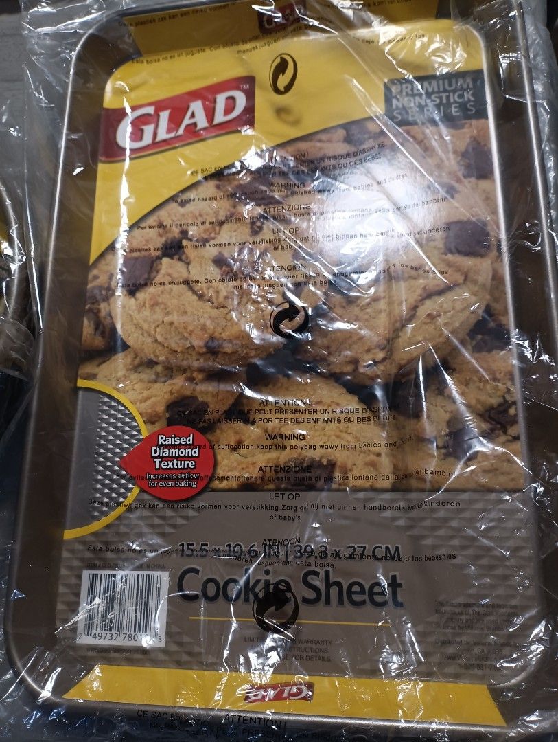 Glad Cookie Sheet and Round Pan Set (Category: Cookware & Accessories) located in Quezon City. Submitted by high_d (Listing ID 1402866980, Image 2). Description: Premium quality baking pans 2 pcs baking sheet and 1 pc round pan take all 3 pcs for Php900.00.