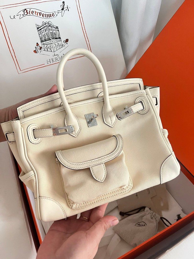 Hermes cargo 25cm (Category: Luxury Bags & Wallets) located in Paranaque City. Submitted by kgmgiftedph20 (Listing ID 1402950898, Image 3). Description: Negotiable complete inclusion .