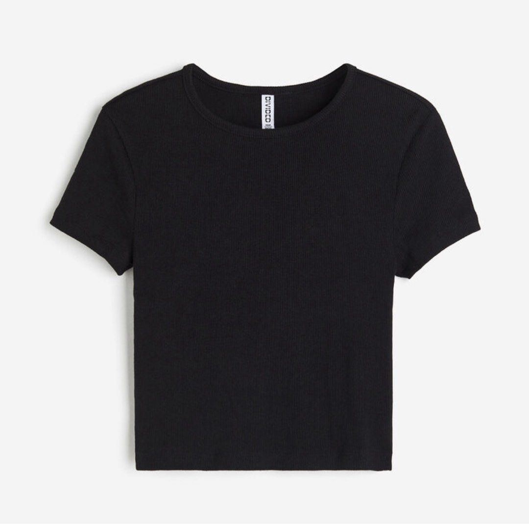 H&M Black Ribbed Cropped Top (Category: Shirts) located in San Juan City. Submitted by decluttzi (Listing ID 1402889933, Image 2). Description: .
