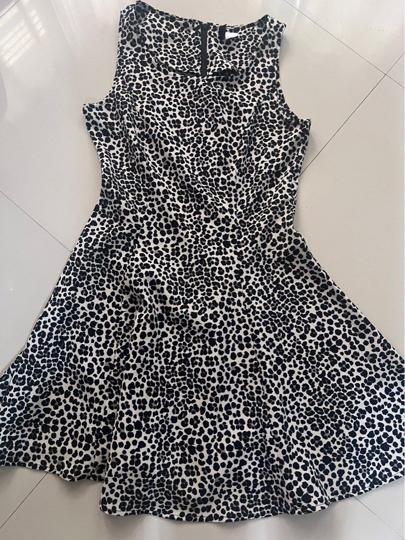 H&m sleeveless dress (Category: Dresses) located in Manila. Submitted by dr.stuff (Listing ID 1402875281, Image 1). Description: Small to semi medium. No flaws… Used on few ocassions.