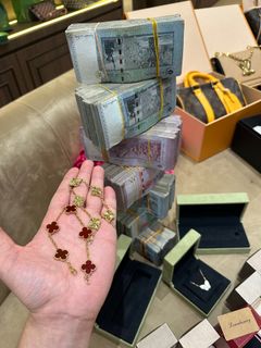 WE BUYBACK BAGS JEWELS IN HIGHER PRICE Collection item 3