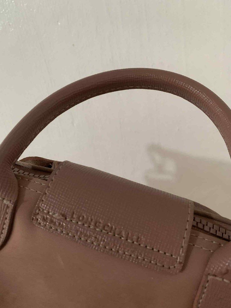 Longchamp Le Pliage Pouch Bag (Category: Luxury Bags & Wallets) located in Manila. Submitted by ourpamana (Listing ID 1402907245, Image 3). Description: Longchamp Le Pliage Pouch Bag Good condition Minor sign of usage but still excellent 1,099 pesos.