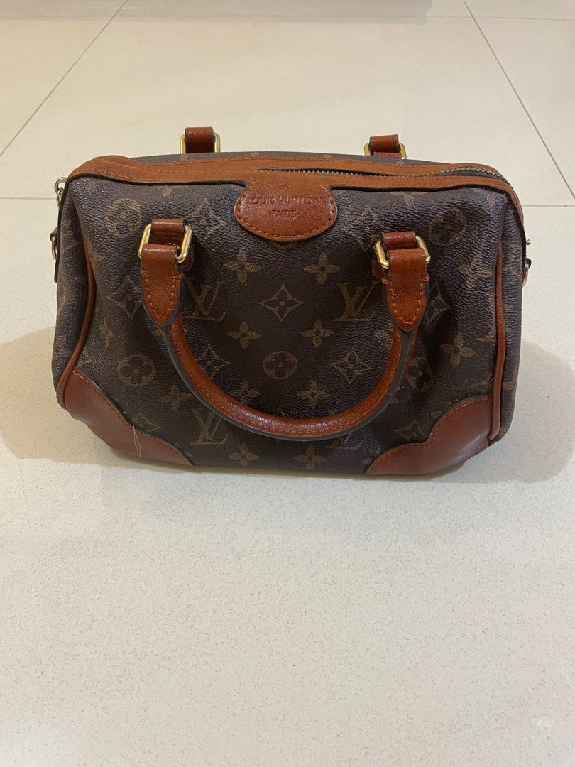 Louis Vuitton Monogram Mini Boston Bag (Category: Luxury Bags & Wallets) located in Cagayan de Oro. Submitted by suta.__.ph (Listing ID 1403029557, Image 1). Description: Classic Louis Vuitton handbag in monogram canvas with genuine leather trim and handles. Features gold-tone hardware and zip closure. Interior is spacious with a soft lining. Courier - J&T/LBC MOP - BDO Online No COD = Payment before shipment only Shipping fee = Not shouldered by