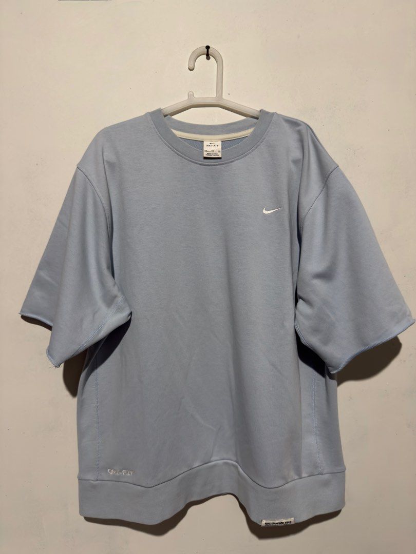 Nike Oversized Boxy Fit (Category: Tshirts & Polo Shirts ) located in Bulacan. Submitted by streethrifter (Listing ID 1402906107, Image 1). Description: Nike Dri-FIT Standard Issue Crew Neck Short Sleeve Sports Tee (Men’s) 📏 Size: Width — 20 inches Length — 27 inches Sleeve Length — 11.5 inches Sleeve Opening — 8.5 inches 🧸 Condition: 10/10 — Excellent condition. No scratches, lints, stains, or pinholes. The sleeve design is part of the origina