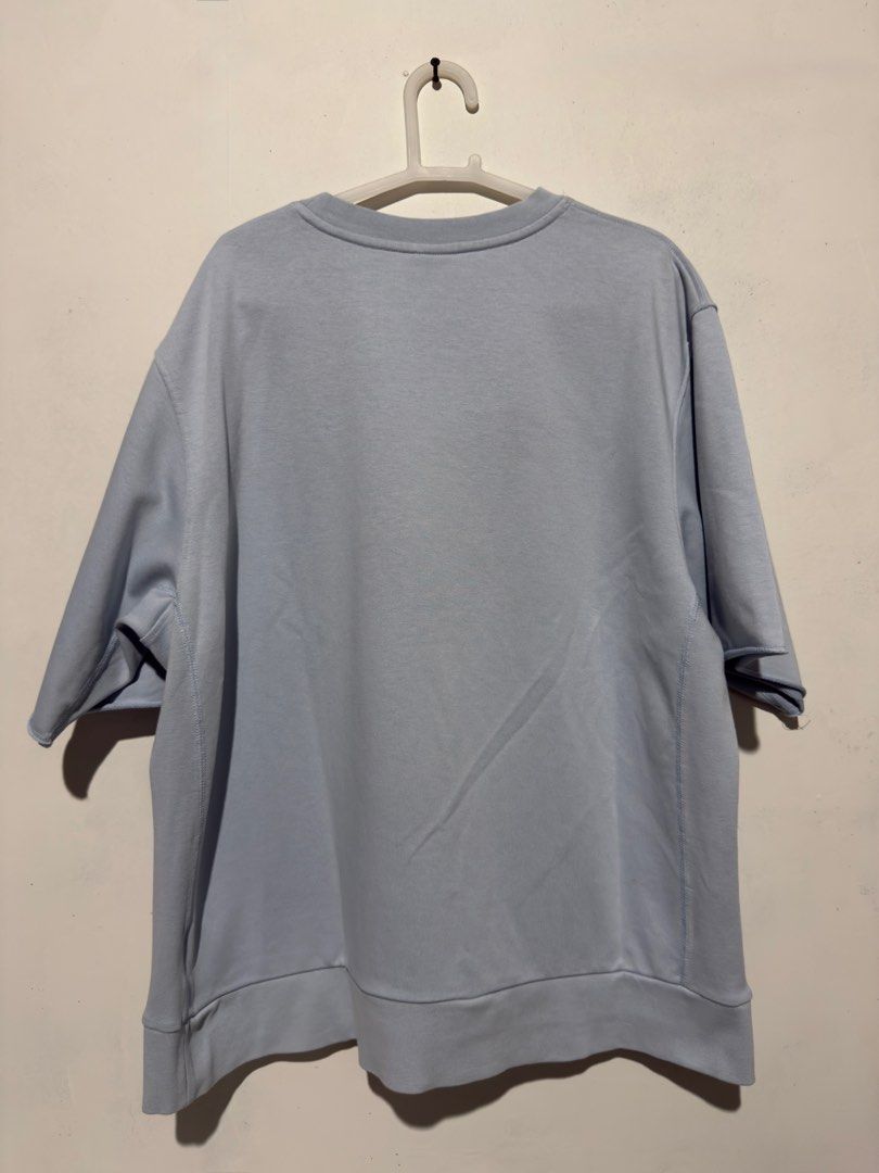 Nike Oversized Boxy Fit (Category: Tshirts & Polo Shirts ) located in Bulacan. Submitted by streethrifter (Listing ID 1402906107, Image 2). Description: Nike Dri-FIT Standard Issue Crew Neck Short Sleeve Sports Tee (Men’s) 📏 Size: Width — 20 inches Length — 27 inches Sleeve Length — 11.5 inches Sleeve Opening — 8.5 inches 🧸 Condition: 10/10 — Excellent condition. No scratches, lints, stains, or pinholes. The sleeve design is part of the origina