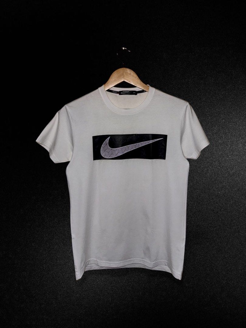 Nike T-shirt with Logo (Category: Tshirts & Polo Shirts ) located in Hermosa. Submitted by xonarchive (Listing ID 1402893929, Image 1). Description: - Asian Sizing - White Nike t-shirt - Features large Nike logo on front - Smaller Nike logo on back - Crew neck and short sleeves - Nike logo on sleeve - Made in Turkey - Size 34.
