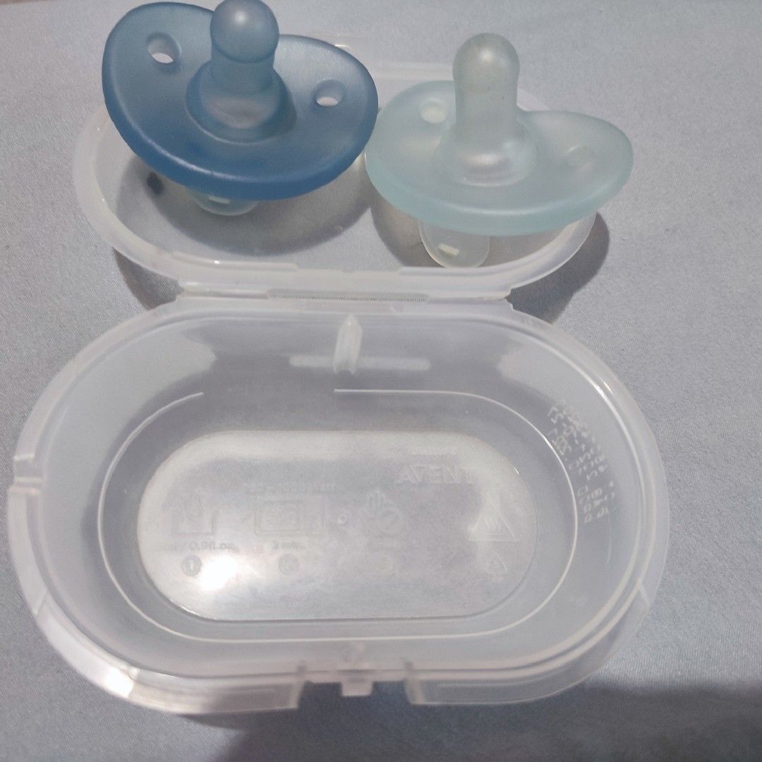 Philips Avent Soothie Pacifier with Case (Category: Soothers & Pacifiers) located in Bulacan. Submitted by seohyekyo (Listing ID 1402860970, Image 1). Description: Listing includes two Philips Avent Soothie pacifiers in blue and light blue, along with a clear carrying case. The pacifiers are designed for newborns and are made of silicone. The case helps keep the pacifiers clean and protected. Perfect for parents looking for a reliable and hygieni