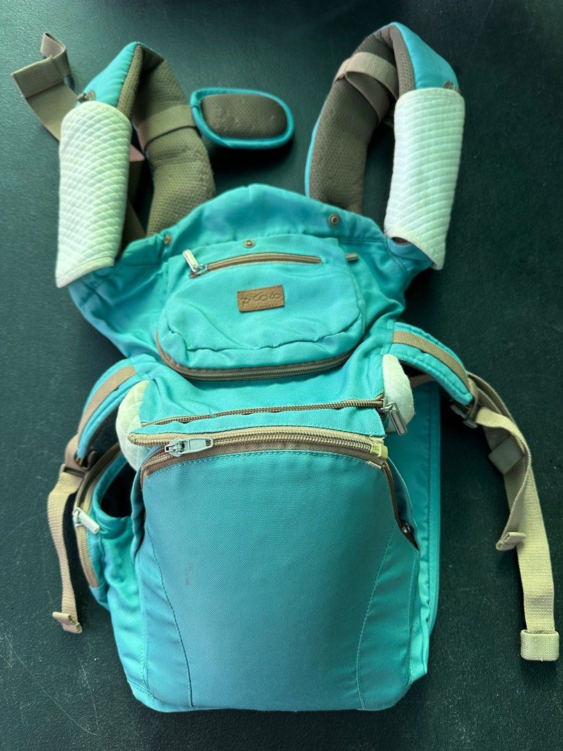Picolo carrier with hip seat (Category: Carriers & Slings) located in Las Pinas. Submitted by queenaire (Listing ID 1402939108, Image 2). Description: In good condition. Hip seat still firm and intact. Locks still very good.