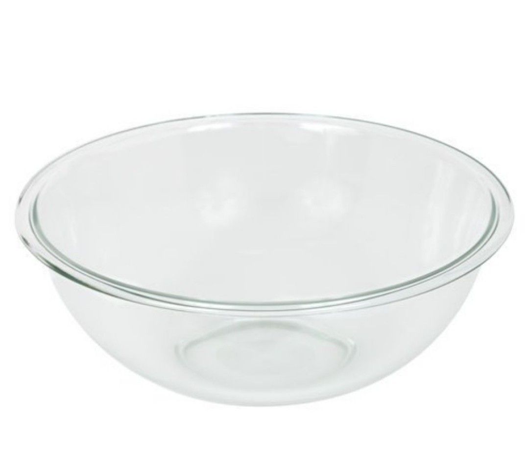 Pyrex Mixing Bowl 4 quart 3.8L (Category: Other Kitchenware & Tableware) located in Quezon City. Submitted by thepartminstore (Listing ID 1403005753, Image 1). Description: PYREX Clear glass mixing bowl label can be found at the bottom 1st photo: Grab online / 2nd photo: Actual P800 each Never been used / naging display na lng sa pantry rfs: decluttering available: 5 PCs meet up: depends on the location and schedule within QC courier: Same day de