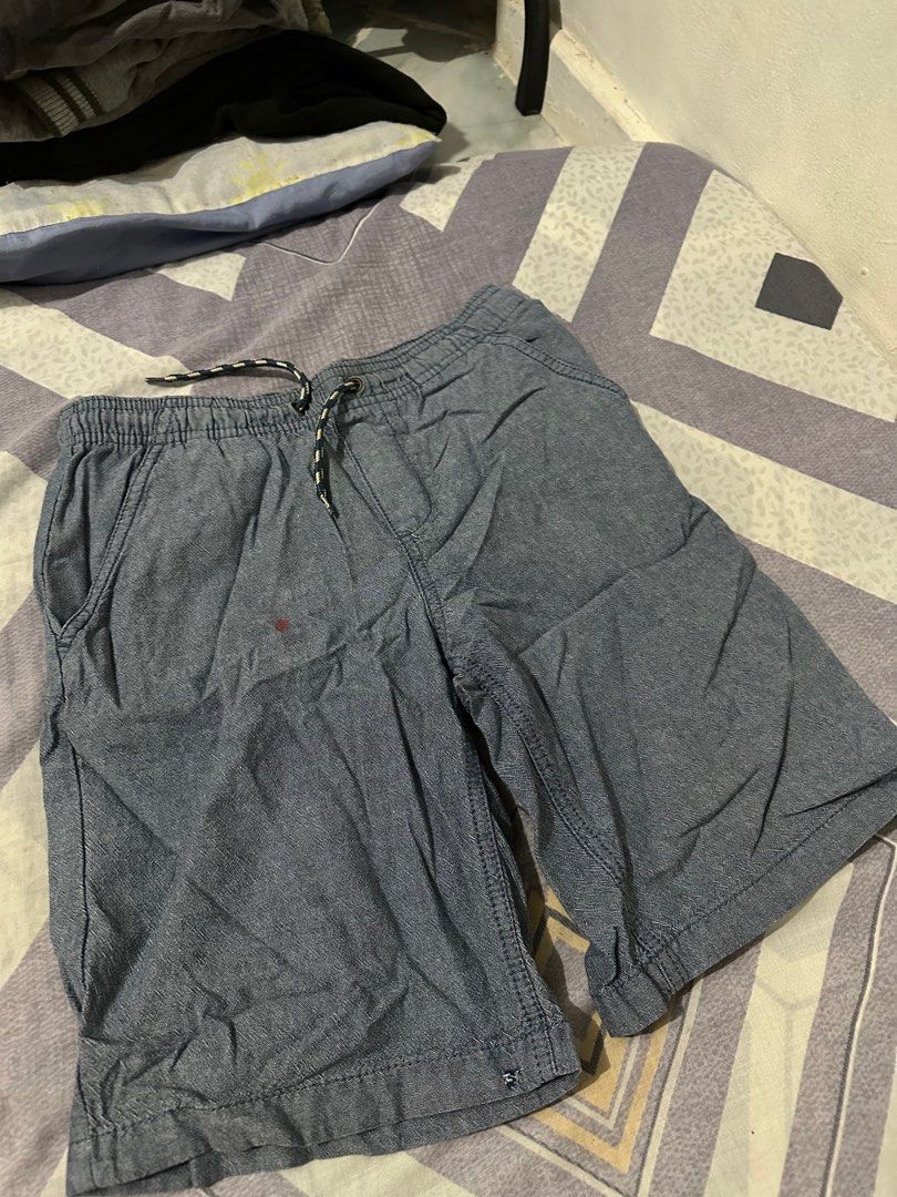 short and pants for kids (Category: Babies & Kids Fashion) located in Makati City. Submitted by riks019 (Listing ID 1402934761, Image 1). Description: shorts for 50 pants for 100.
