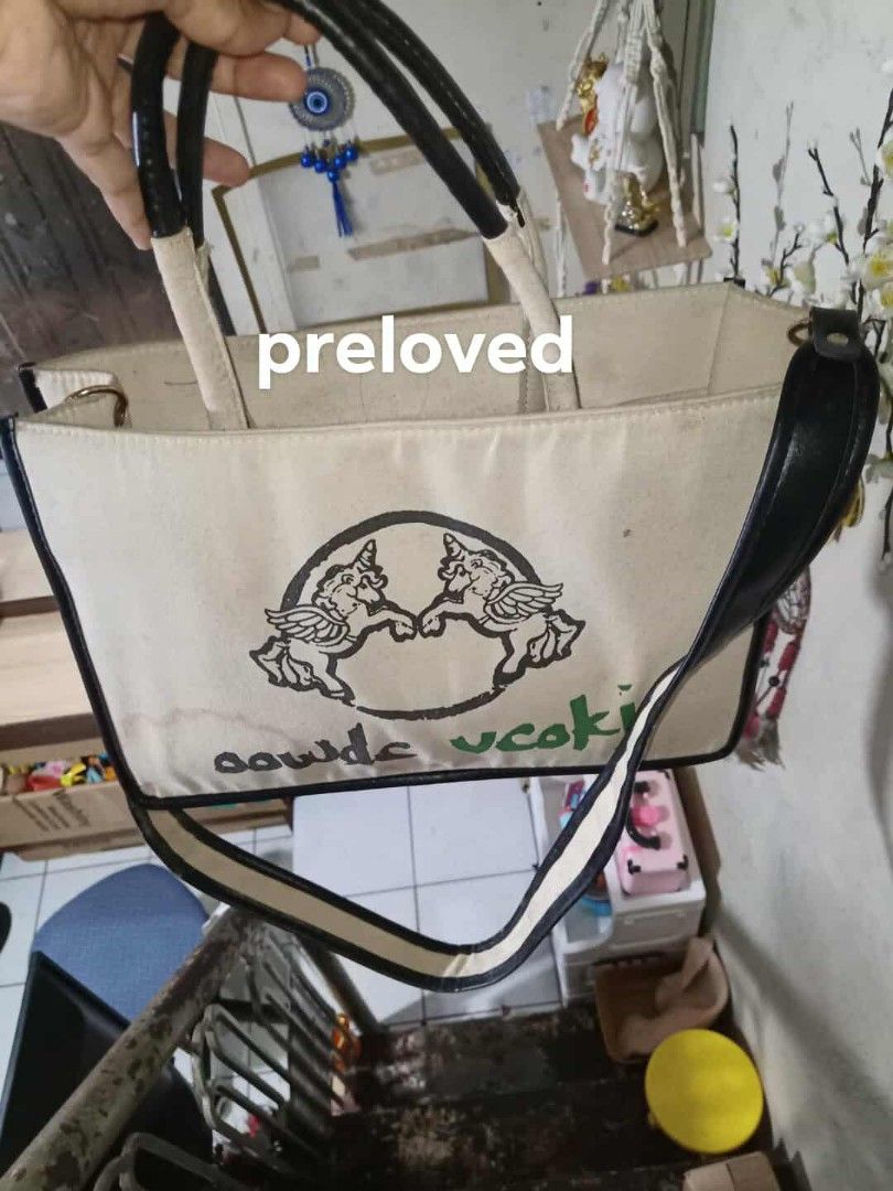 Shoulder bag (Category: Shoulder Bags) located in Pasig City. Submitted by jessentials (Listing ID 1402947298, Image 1). Description: .