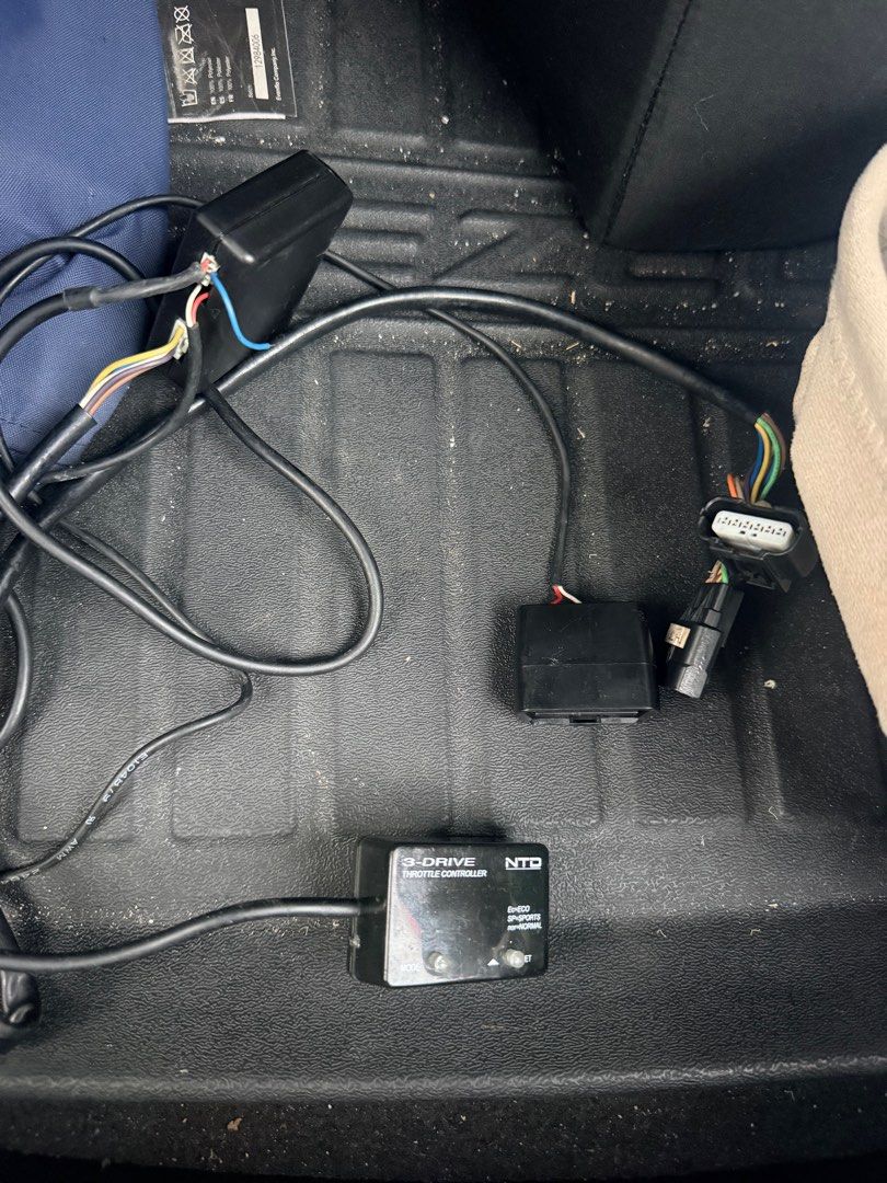 Throttle controller (Category: ECU) located in Singapore. Submitted by m.alee (Listing ID 1403034398, Image 2). Description: 3 drive throttle controller Last used on honda.