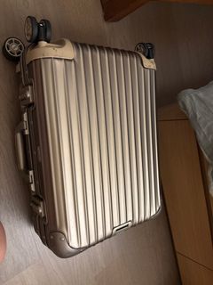 （分類：）位於 。 由 wardrobe.desires 提交（商品編號 1402995848，圖片 1）。簡介： 。