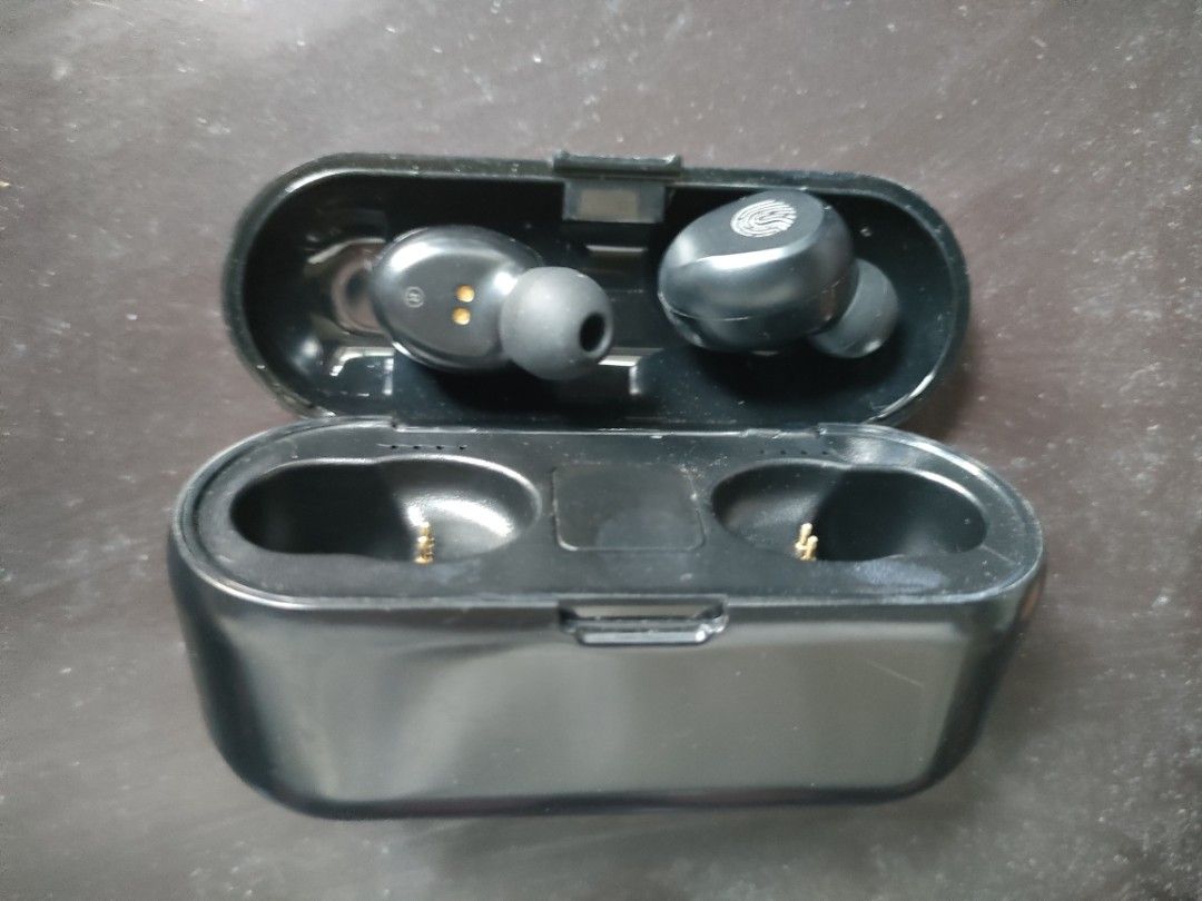 Wireless Earbuds with Charging Case64344142685058111