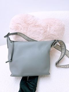（分類：）位於 。 由 heras.luxury 提交（商品編號 1403197292，圖片 1）。簡介： 。