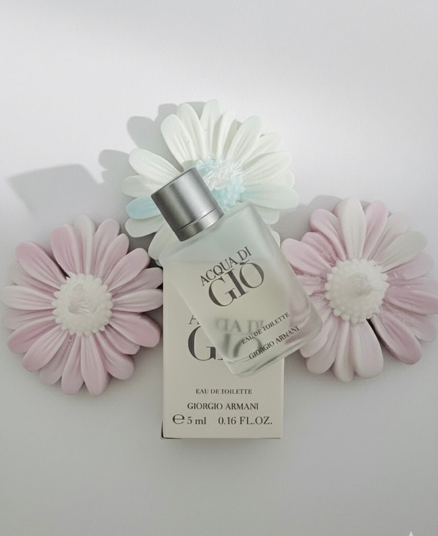 Acqua Di Gio Eau de Toilette (5ml) (Category: Fragrance & Deodorants) located in Makati City. Submitted by glb07 (Listing ID 1400140956, Image 1). Description: 5ml Guaranteed authentic and brand new.