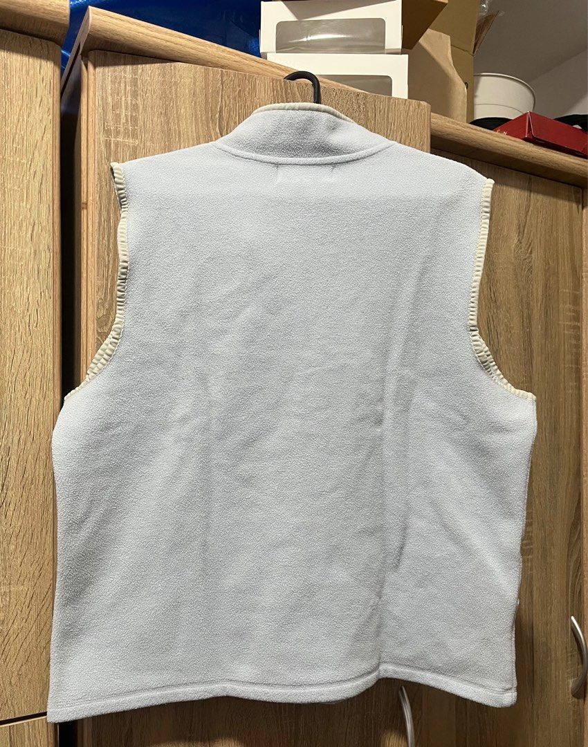 Annex Casual Corner Petite Vest (Category: Sleeveless) located in San Juan City. Submitted by tpwk_harry (Listing ID 1403110535, Image 3). Description: - Please manage your expectations - Good condition pero look at the color of the collar nalang po - Size: L on tag - Color: Light blue (Color may vary due to lighting) Just message me if you’re interested! .