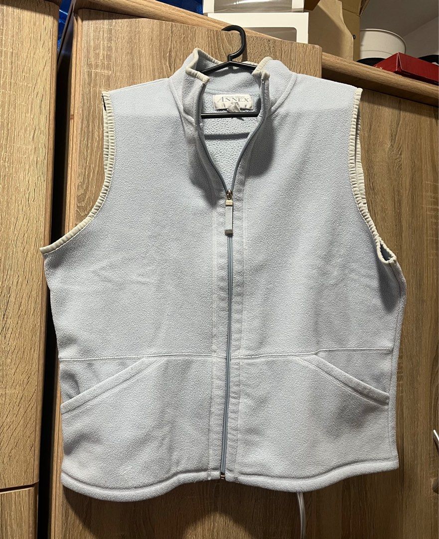 Annex Casual Corner Petite Vest (Category: Sleeveless) located in San Juan City. Submitted by tpwk_harry (Listing ID 1403110535, Image 1). Description: - Please manage your expectations - Good condition pero look at the color of the collar nalang po - Size: L on tag - Color: Light blue (Color may vary due to lighting) Just message me if you’re interested! .