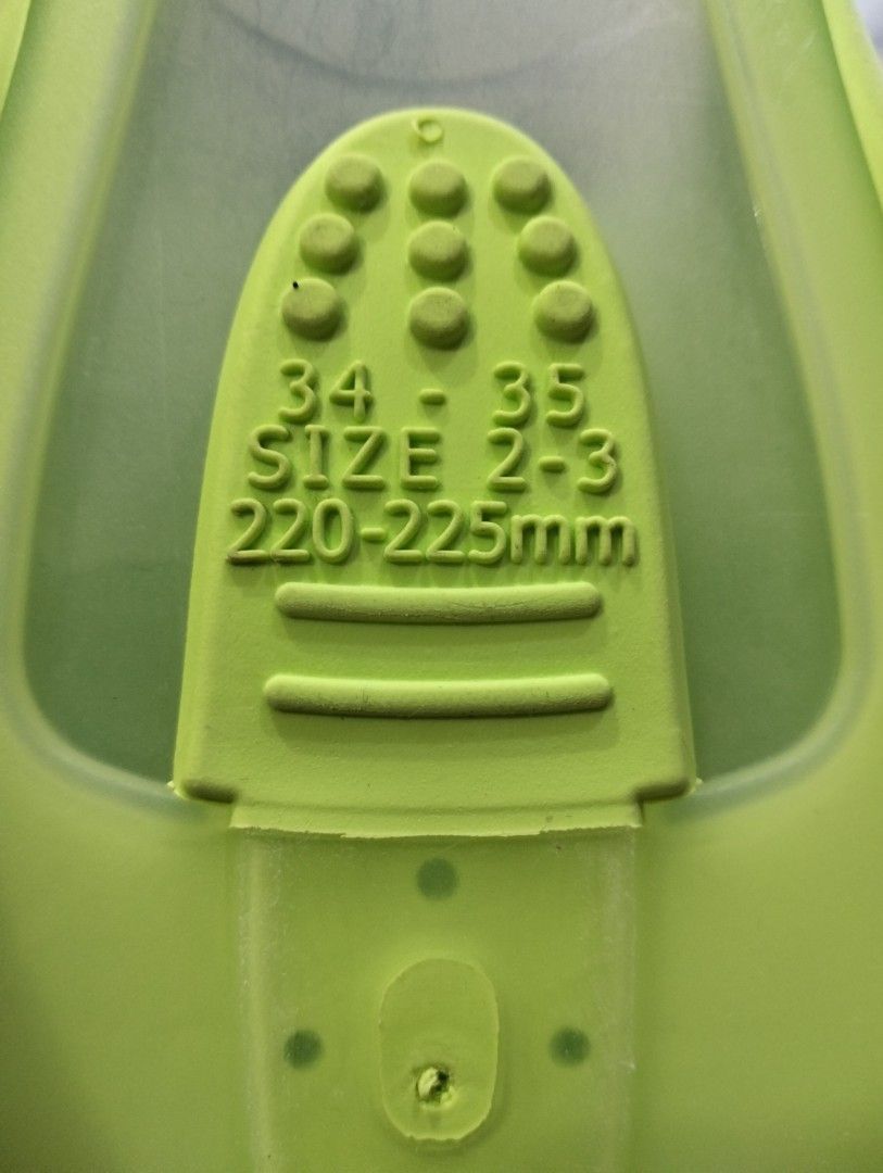 Arena Full Foot Fins (Category: Other Sports Equipment and Supplies) located in Butuan. Submitted by lovzthriftshop. (Listing ID 1403045901, Image 3). Description: 📌ARENA FULL FOOT FINS Brand: Arena Color: Neon Green and Transparent Size: EUR 34-35 / US 2-3 Made in Italy With fin bag Ideal for snorkeling, swimming, and recreational diving Condition: Good condition with minimal signs of usage 🔖999.