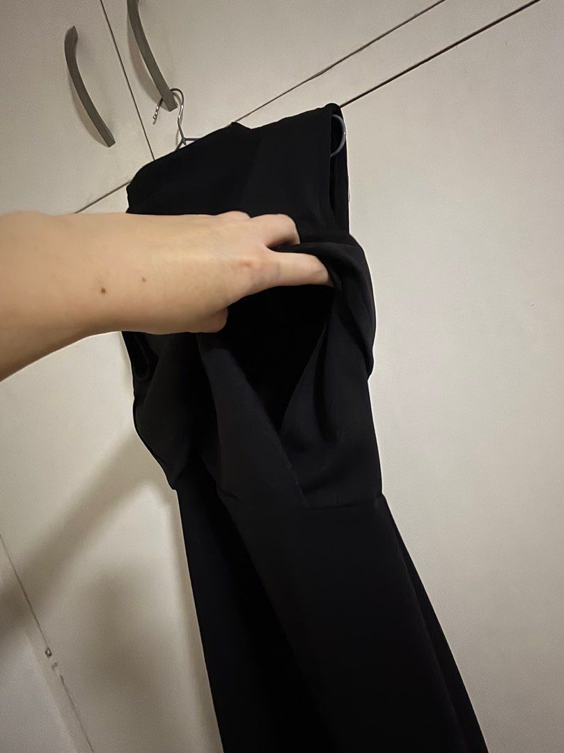 Black breastfeeding dress (Category: Dresses) located in Pasay City. Submitted by comcapcom (Listing ID 1403161323, Image 2). Description: .