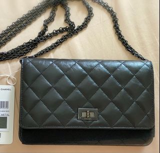(Category: ) located in . Submitted by shoes.n.bags (Listing ID 1403038324, Image 1). Description: .