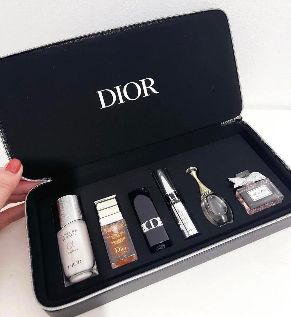 Dior 6pc set with leather case (Category: Makeup) located in Manila. Submitted by arianne0828 (Listing ID 1403037130, Image 2). Description: Dior 6pc set With leather pouch box & paperbag 1. Serum 10ml 2. Rouge dior lipstick 999 velvet 1.5g 3. Rose serum 5ml 4. Mascara black 4ml 5. Ja dore edp 5ml 6. Miss dior edp 5ml 7. Leather case.