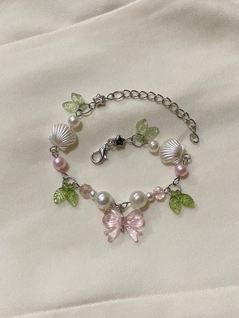Fairycore Shell and Pearl Bracelet (Category: Bracelets) located in Taguig. Submitted by everlaces (Listing ID 1403085555, Image 1). Description: handmade bracelet!.