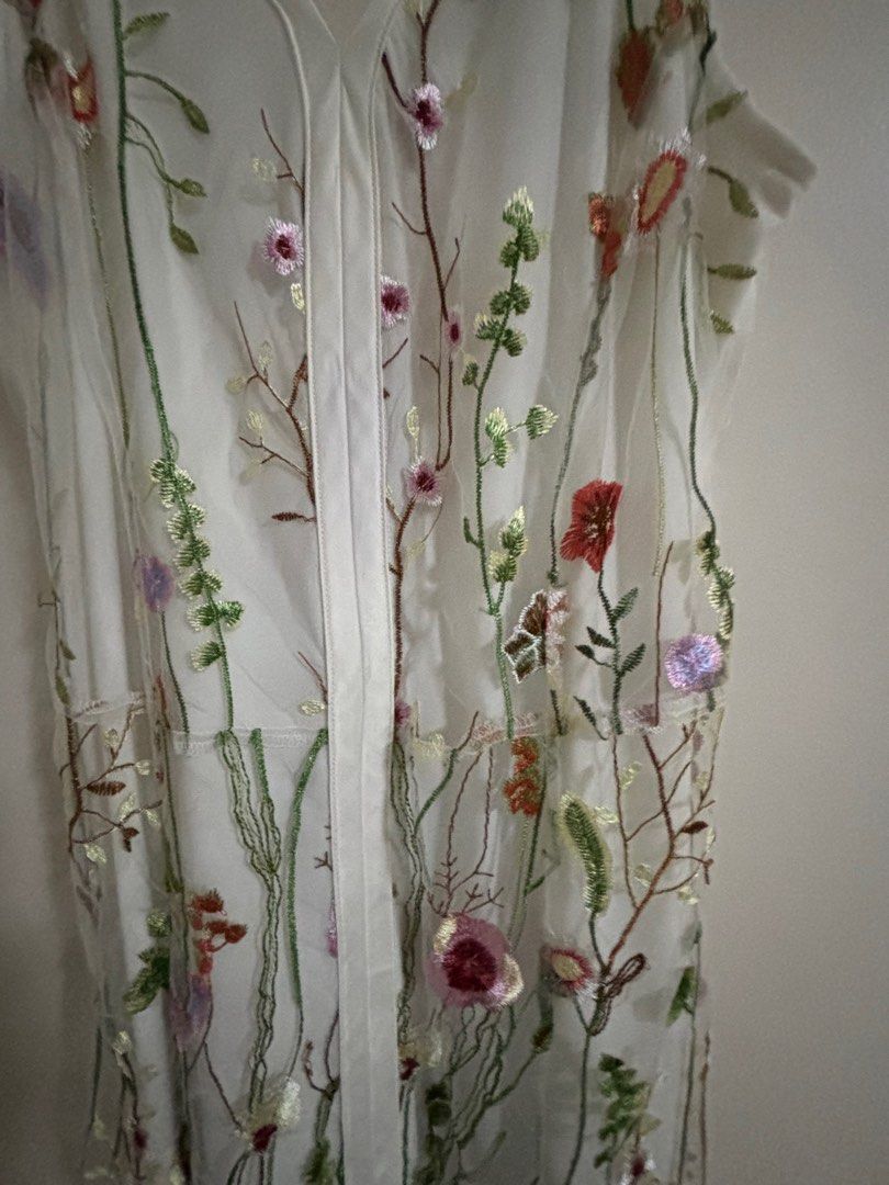 Floral lace dress (Category: Dresses) located in Pasay City. Submitted by comcapcom (Listing ID 1403163203, Image 2). Description: .