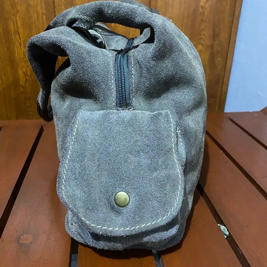 Hush Puppies Suede Hobo Bag (Category: Shoulder Bags) located in Baguio. Submitted by nrcoline (Listing ID 1403083788, Image 3). Description: Hùsh Pùppies shoulder bag size medium Gamuza leather material Makapal & malinis W/ side magnet lock pockets W/ front & back magnet lock pockets No flaws, no kupas.