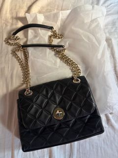 （分類：）位於 。 由 Jennifaster94 提交（商品編號 1403129755，圖片 1）。簡介： 。