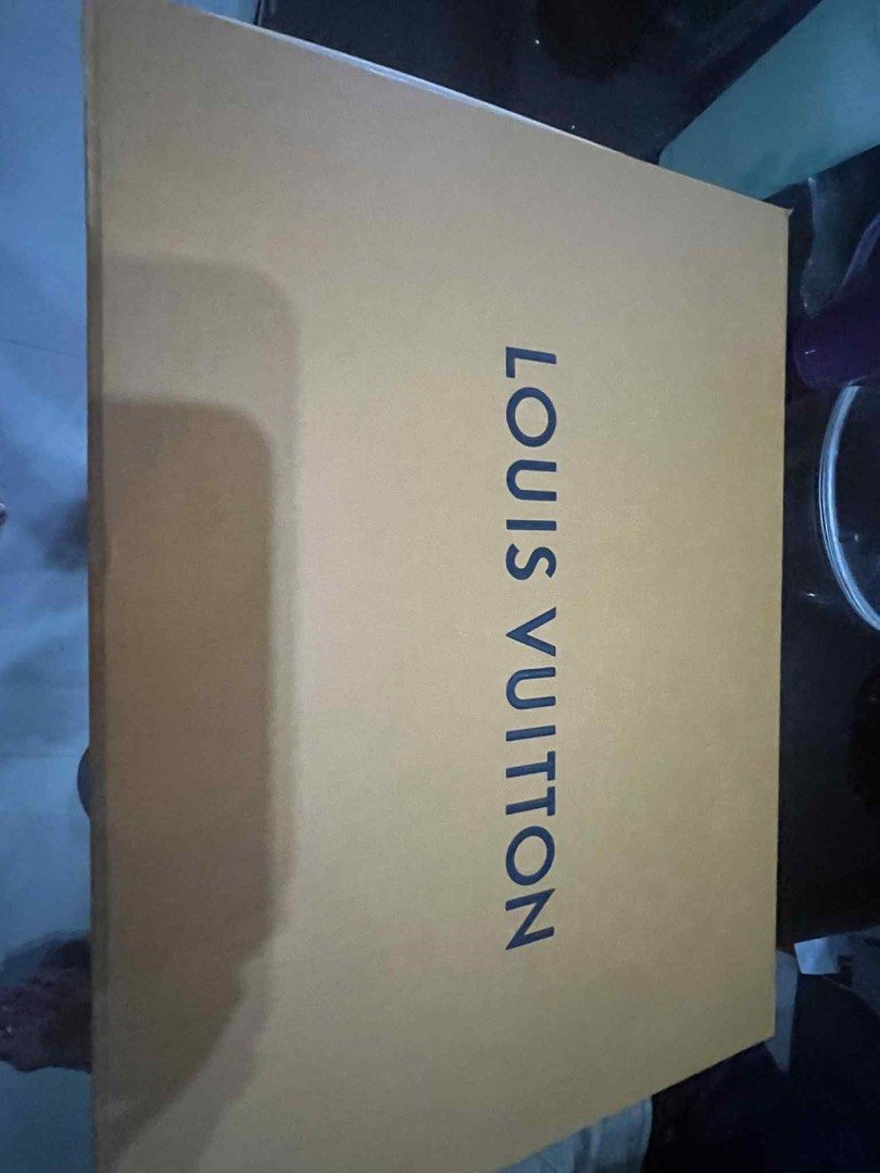LOUIS VUITTON Damier Graphite Canvas District PM Messenger Bag (Category: Luxury Bags & Wallets) located in Manila. Submitted by nhicamarasigan3932 (Listing ID 1403139123, Image 2). Description: LOUIS VUITTON Damier Graphite Canvas District PM Messenger Bag.