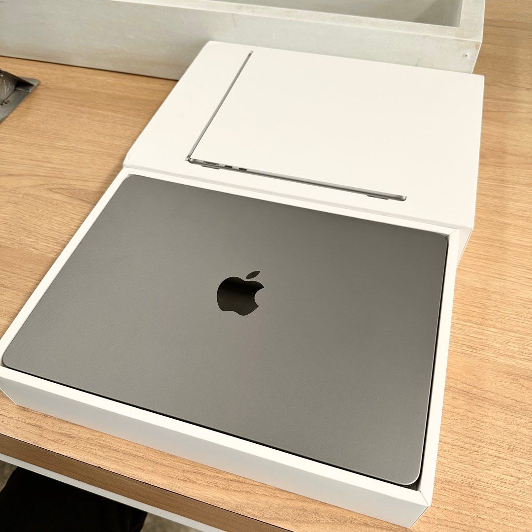 MacBook Air M2 Starlight Color Full Set Box, Computers & Tech, Laptops ...