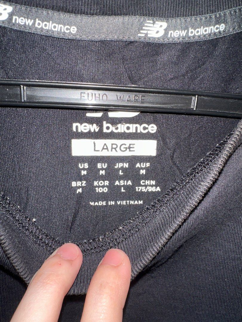 New Balance Black T-shirt (Category: Tshirts & Polo Shirts ) located in Quezon City. Submitted by jannaht (Listing ID 1403059210, Image 2). Description: If you’re looking for a home shirt or a change in outfit after a physical activity slight discoloration and stain.