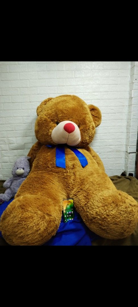 Orig Blue Magic Lifesized Teddy Bear (Category: Plushies & Soft Toys) located in Quezon City. Submitted by veesvault (Listing ID 1403090732, Image 3). Description: NEGOTIABLE Width: 88 cm / 3ft Height: 144cm / 4.7ft Comes with blue magic dust bag, good as new, holes or damages on the bear itself Shipping will be shouldered by the buyer Quezon City location Don't hesitate to dm me!.