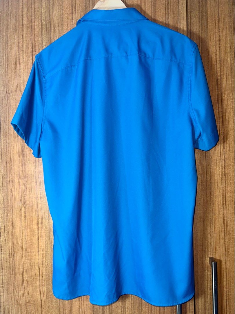 Perry Ellis Slim Fit Stretch Shirt (Category: Tshirts & Polo Shirts ) located in Manila. Submitted by drreeves (Listing ID 1403178381, Image 2). Description: Perry Ellis shirt features a slim fit design and is made of stretch fabric. It has short sleeves and a classic collar. The shirt is a vibrant blue or teal color. It has a button-down closure and a chest pocket. The size is L/G. Never worn; bought for a corpo photoshoot that didn’t happen. Or