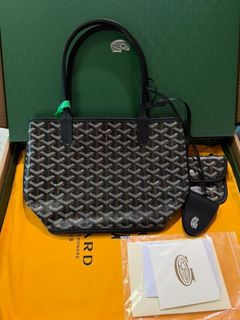 (Category: ) located in . Submitted by bagsandshoesmanymore (Listing ID 1403129166, Image 1). Description: .
